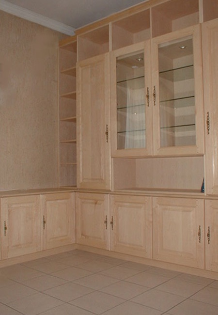 Armoire vitrine façade en érable massif